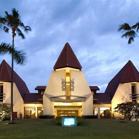 Grand Tropic Suites Hotel Surabaya Exterior photo