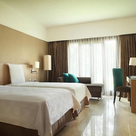 Grand Tropic Suites Hotel Surabaya Exterior photo