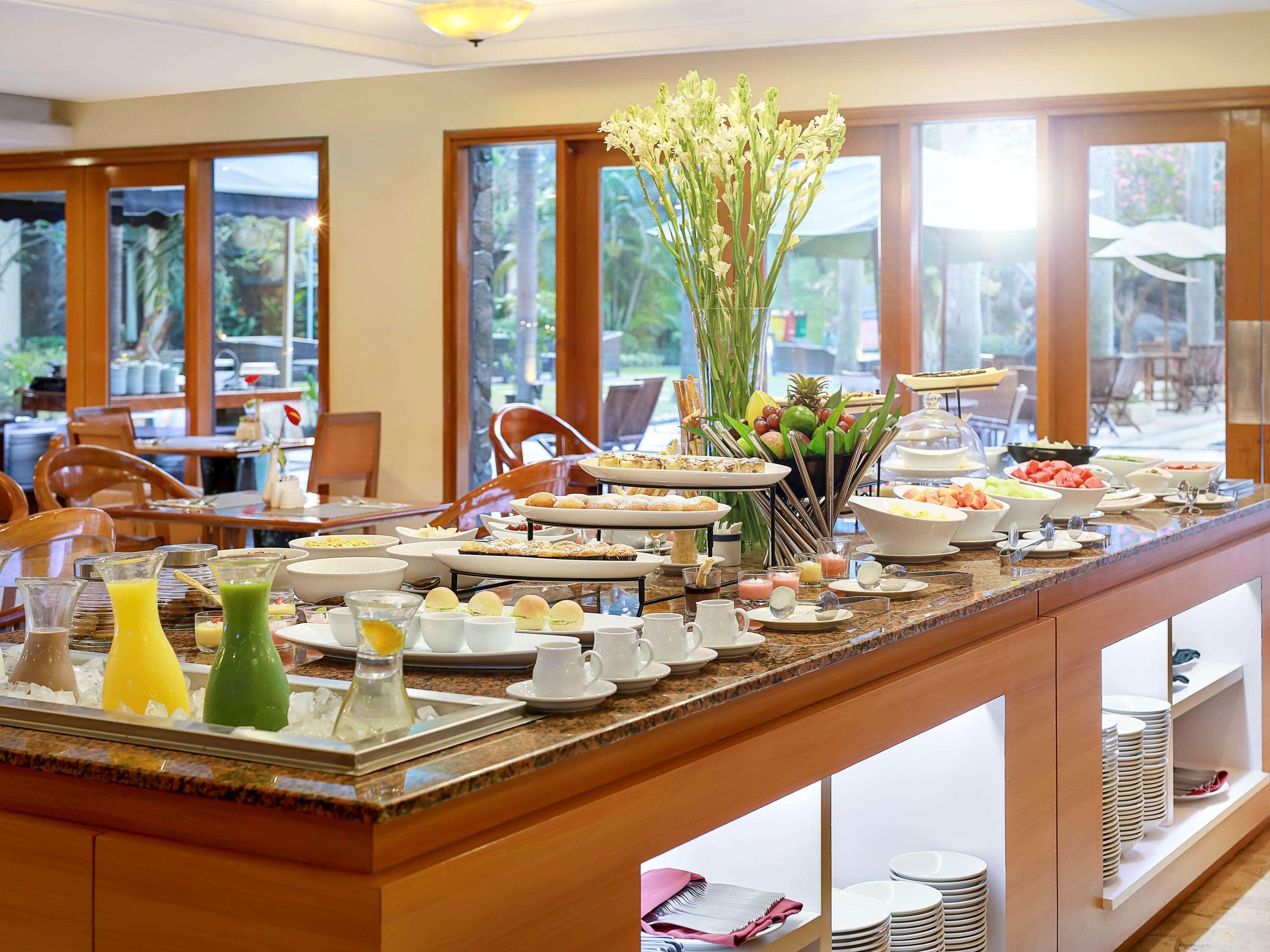 Grand Tropic Suites Hotel Surabaya Exterior photo