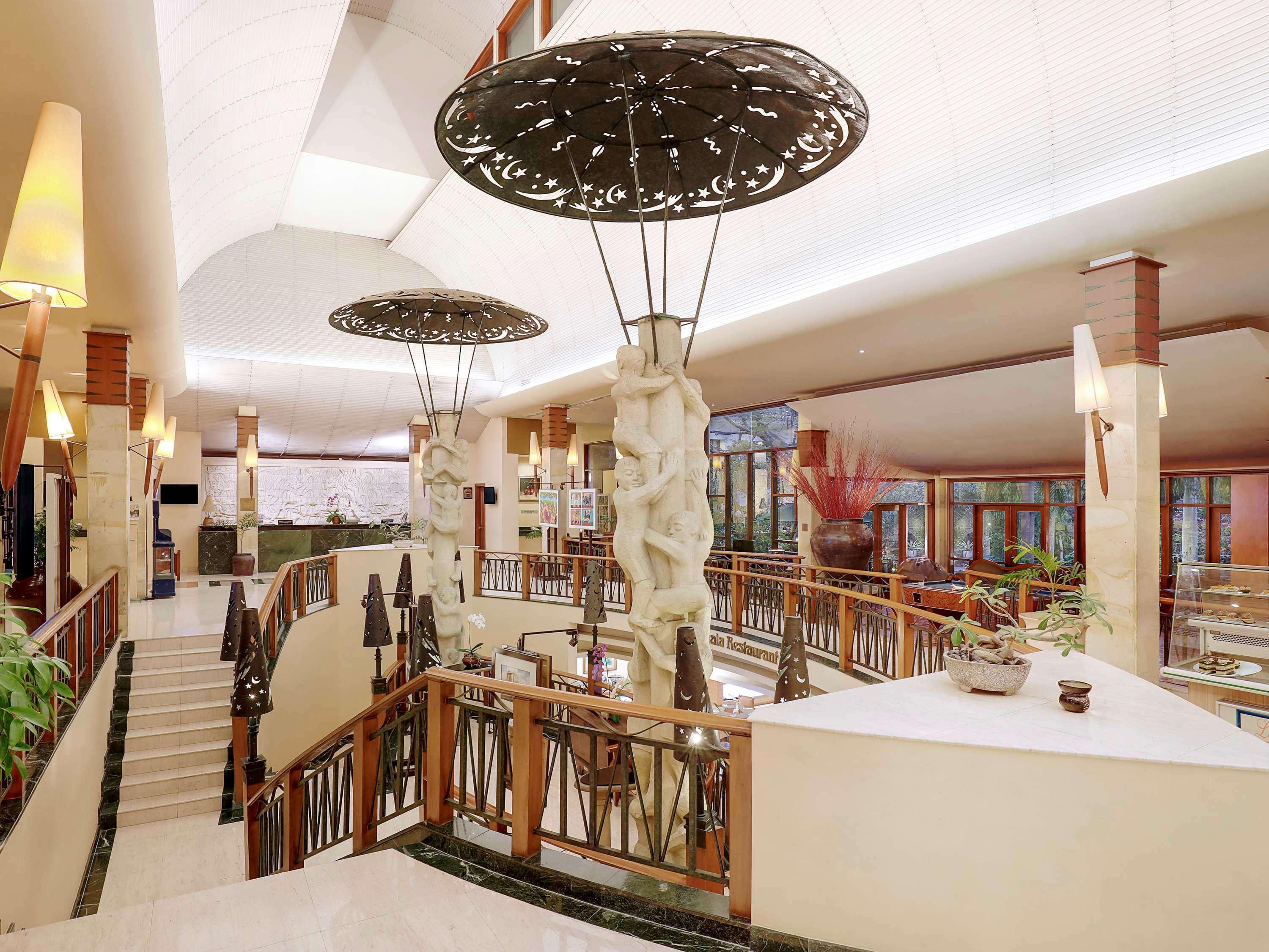 Grand Tropic Suites Hotel Surabaya Exterior photo