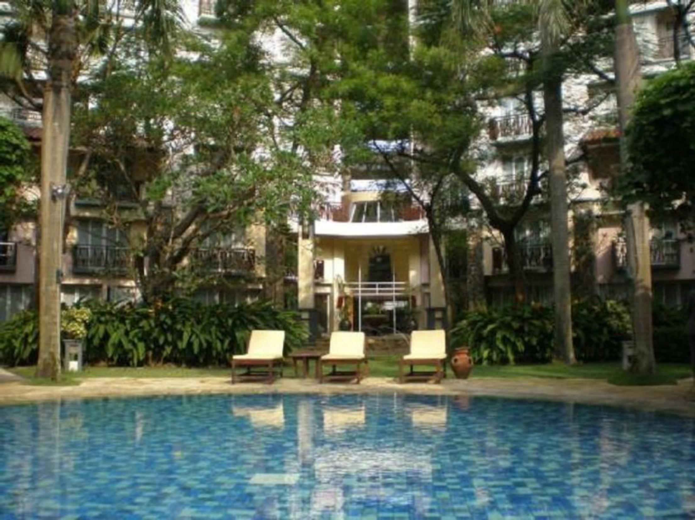 Grand Tropic Suites Hotel Surabaya Exterior photo