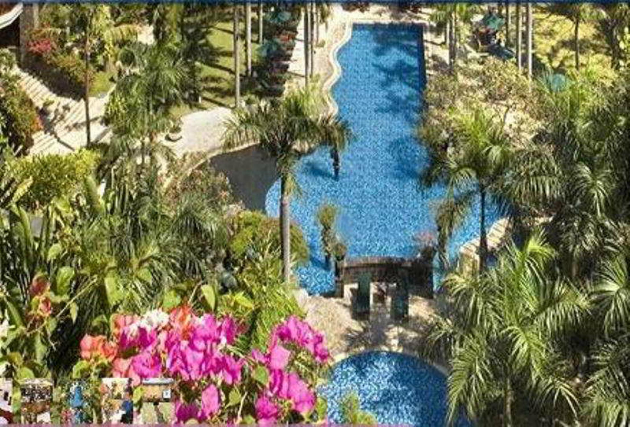 Grand Tropic Suites Hotel Surabaya Exterior photo