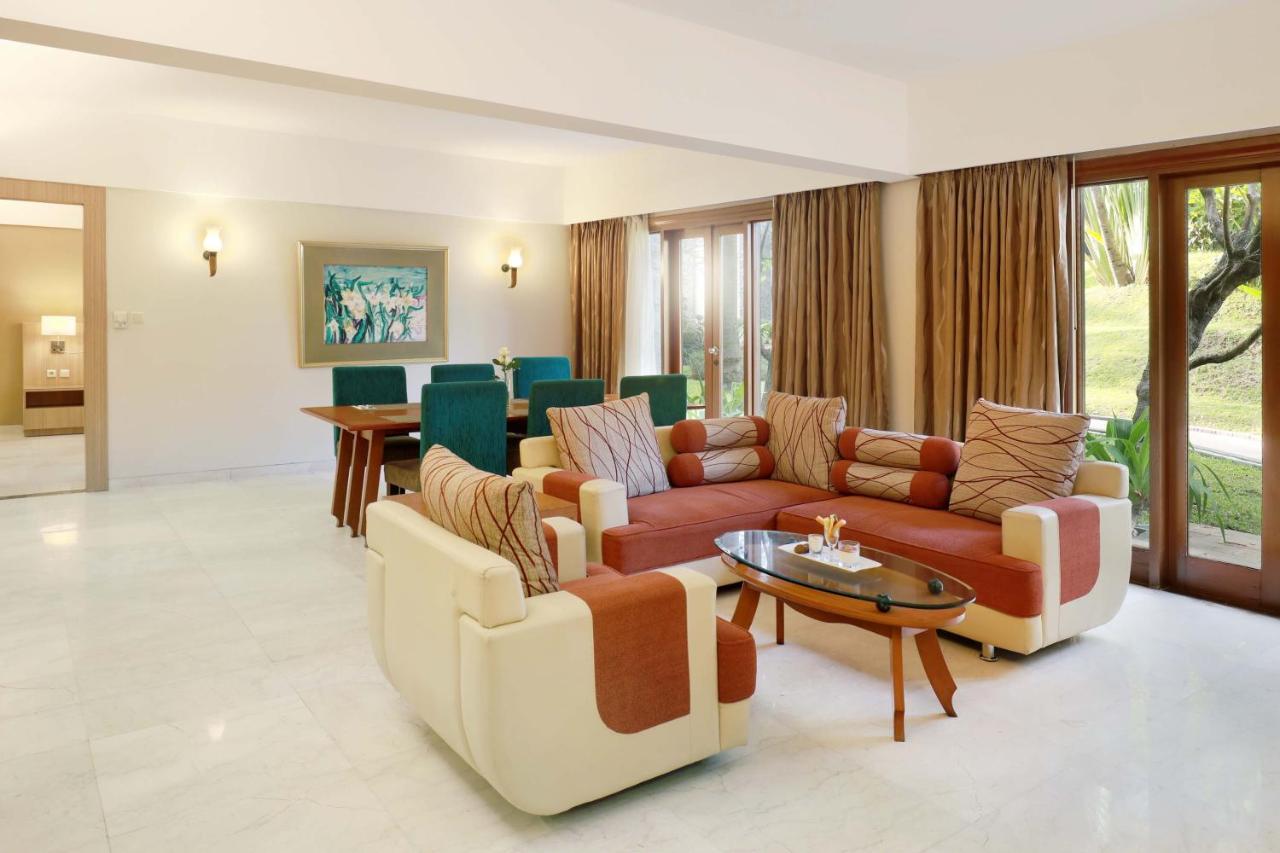 Grand Tropic Suites Hotel Surabaya Exterior photo