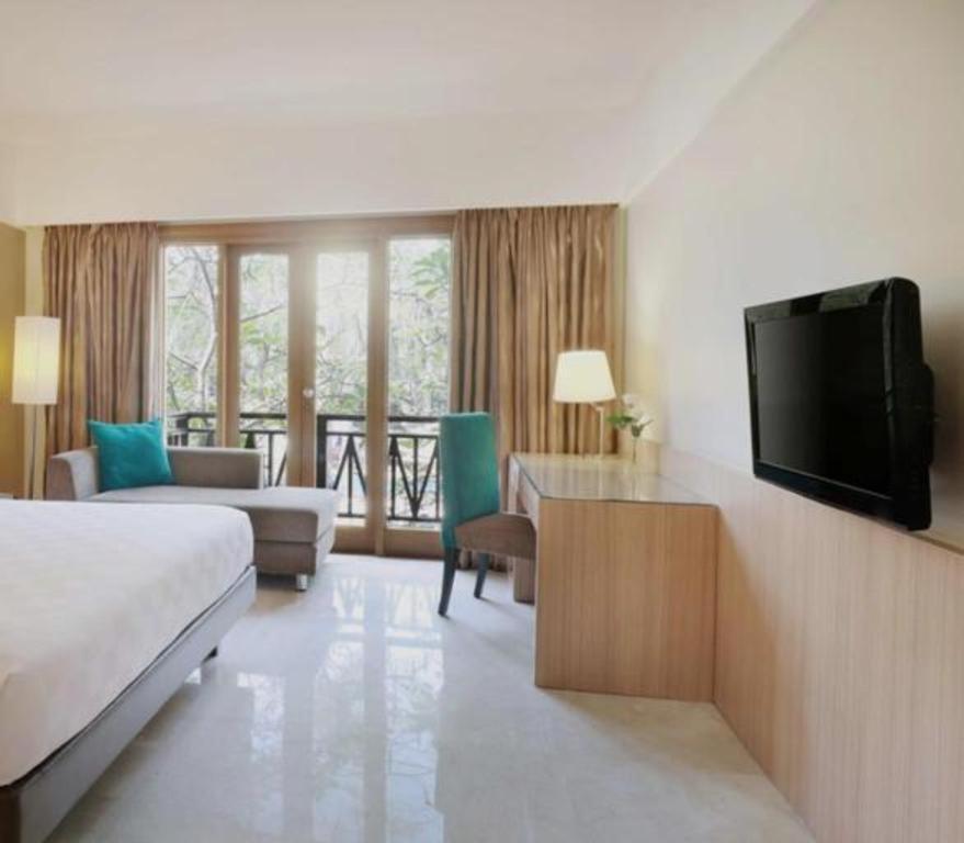 Grand Tropic Suites Hotel Surabaya Exterior photo
