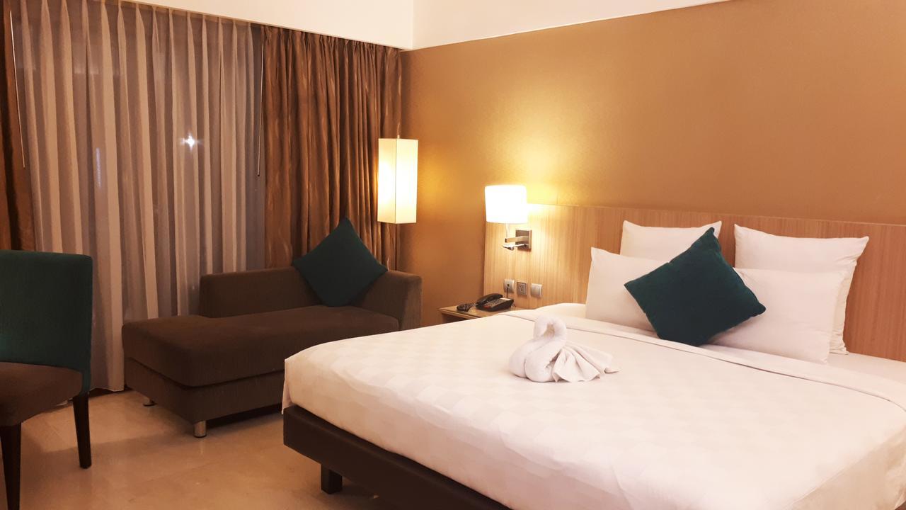 Grand Tropic Suites Hotel Surabaya Exterior photo