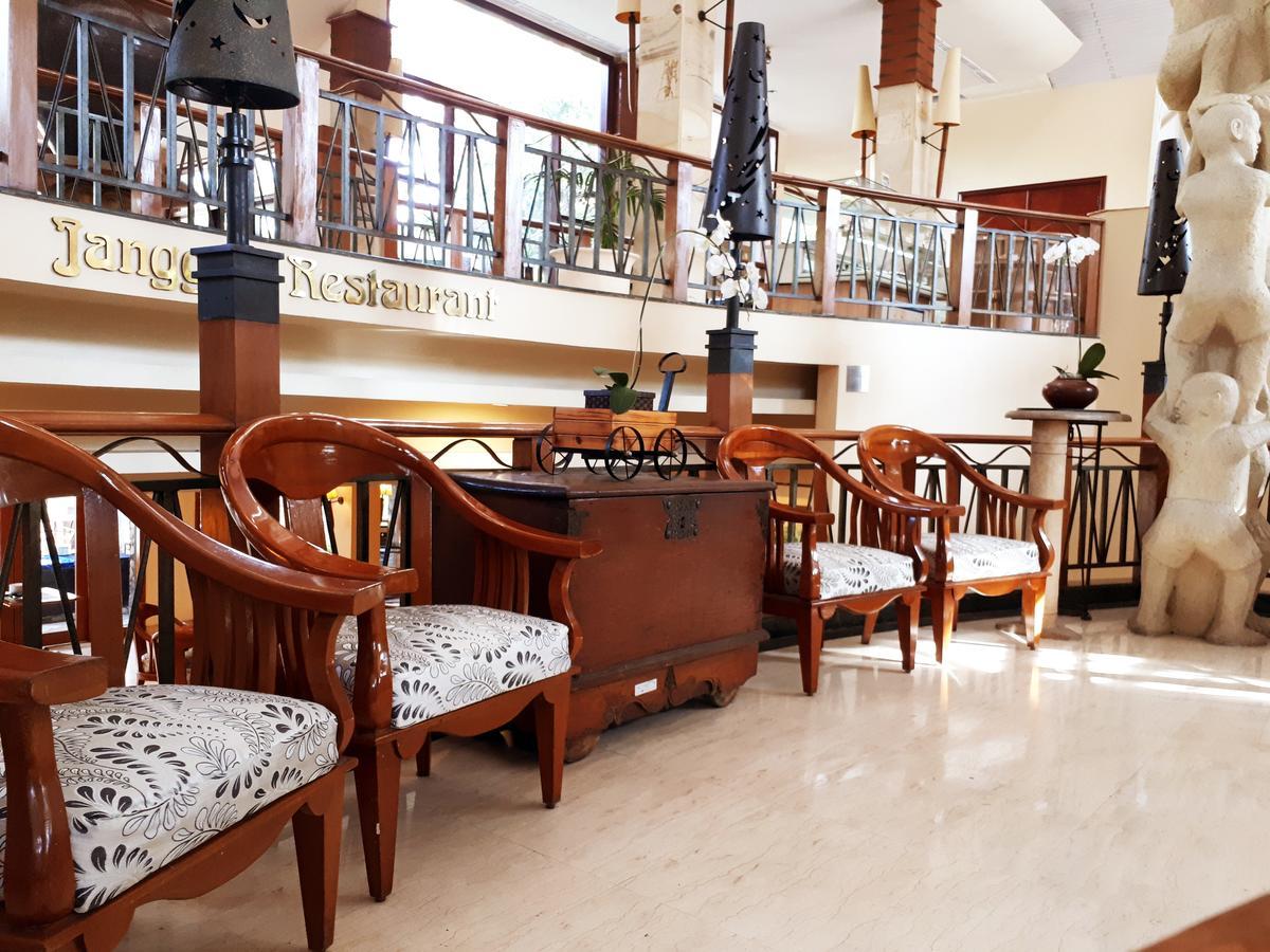 Grand Tropic Suites Hotel Surabaya Exterior photo