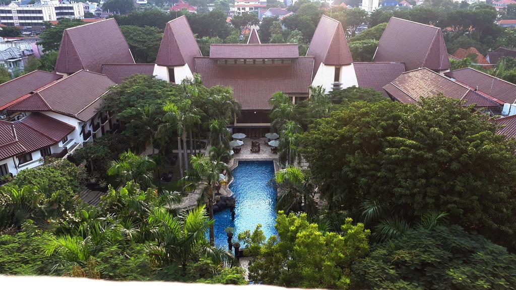 Grand Tropic Suites Hotel Surabaya Exterior photo