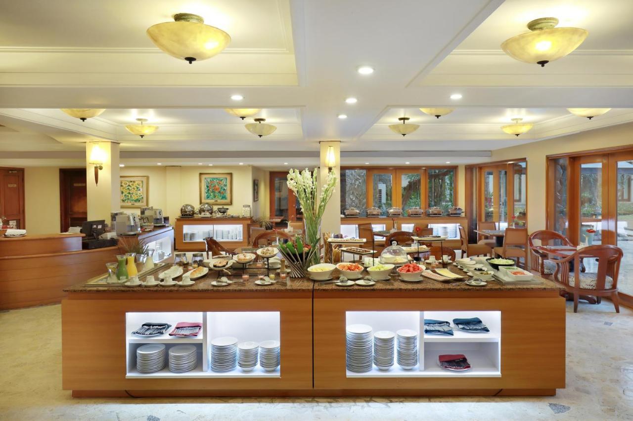 Grand Tropic Suites Hotel Surabaya Exterior photo