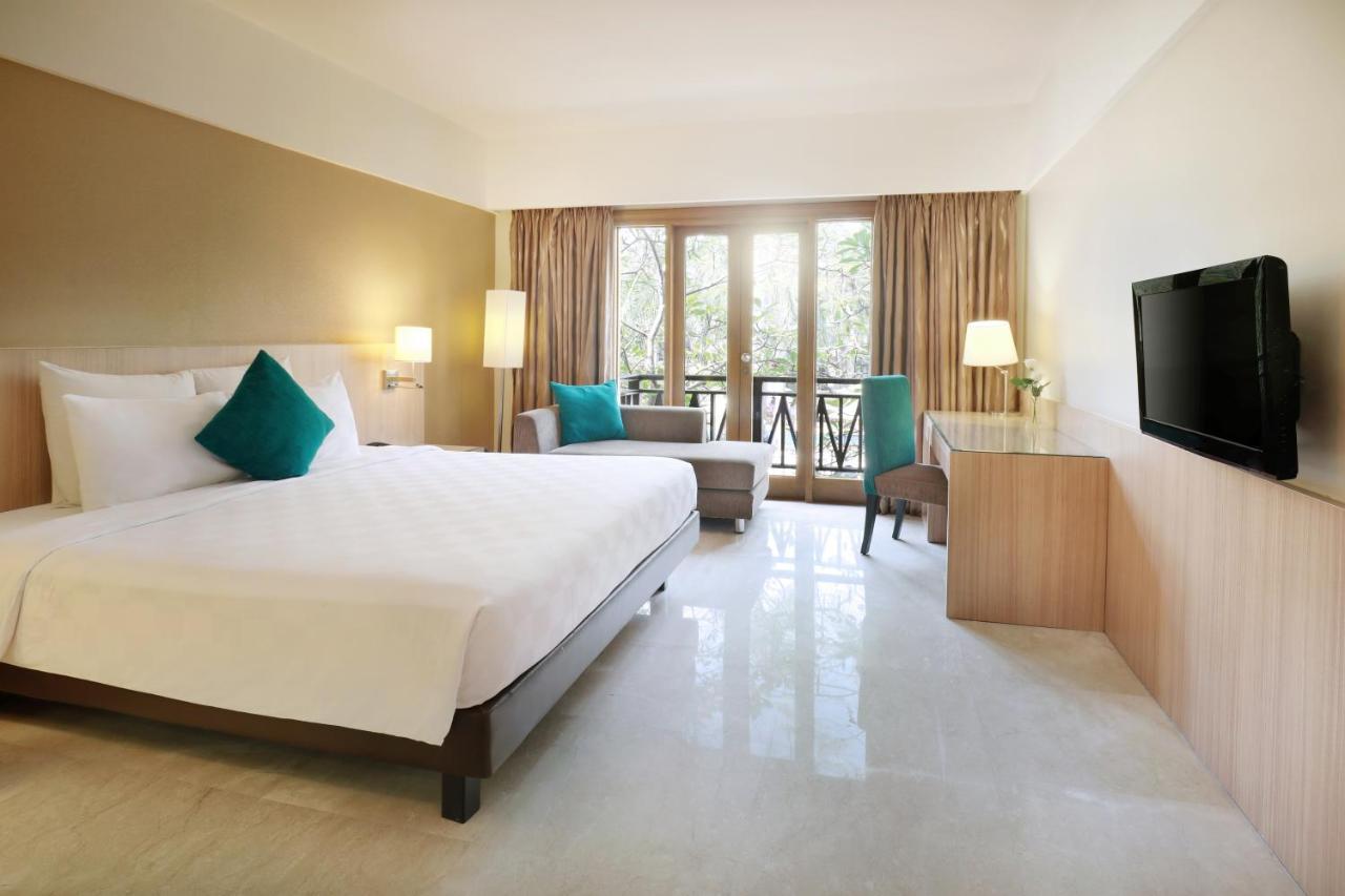 Grand Tropic Suites Hotel Surabaya Exterior photo