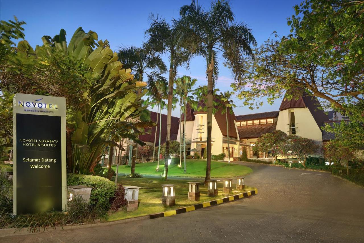 Grand Tropic Suites Hotel Surabaya Exterior photo
