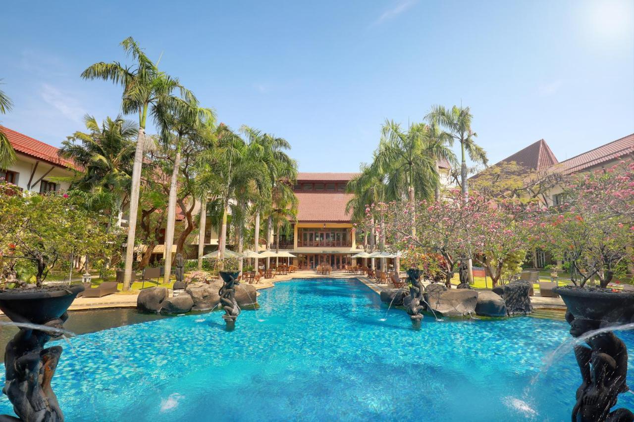 Grand Tropic Suites Hotel Surabaya Exterior photo